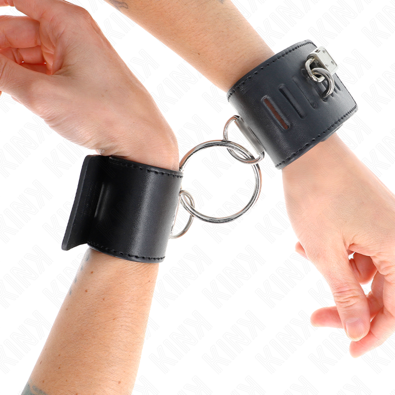 KINK - BRACCIALETTI FISSI CON ANELLO E CHIUSURA REGOLABILE CON LUCCHETTO NERO 16-23 CM X 5,5 CM